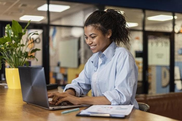 Vagas de emprego Home Office: 8 empresas com oportunidades remotas para diversas áreas