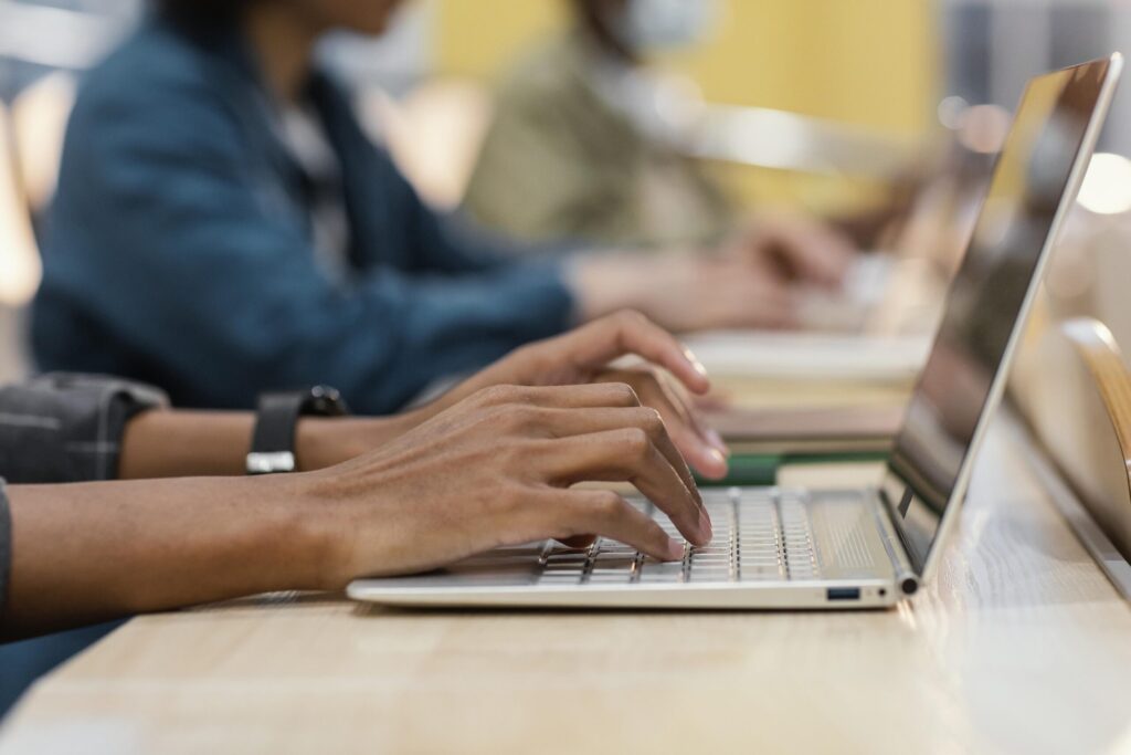 CIEE e Google ofertam bolsas para cursos de especialização na área de tecnologia 