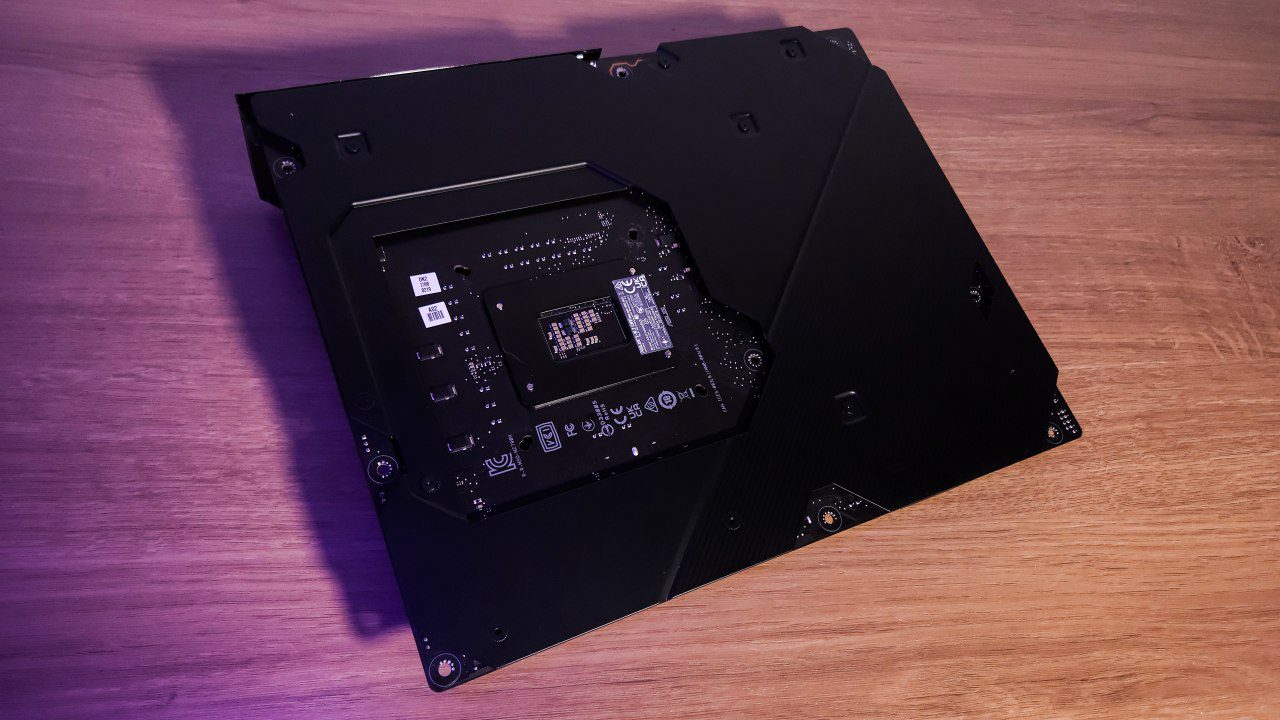 O backplate também protege o produto contra arranhões que podem danificar o desempenho.