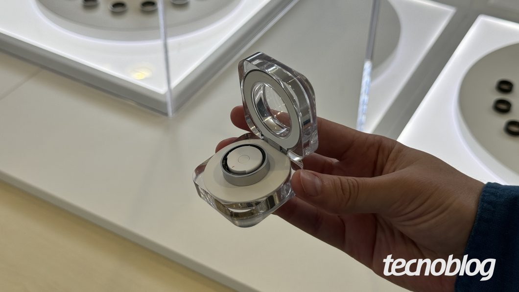 Patente da Samsung mostra tecnologia de anel smart capaz de ajustar o próprio tamanho (Foto: Thássius Veloso/Tecnoblog)