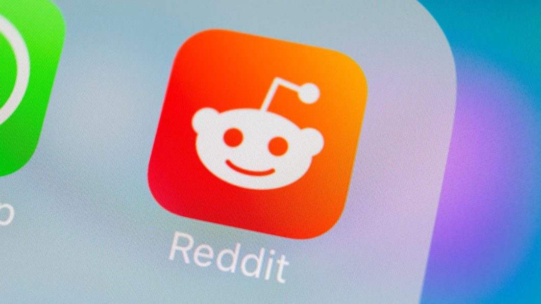 Ícone do Reddit no celular (Imagem: Shutterstock)