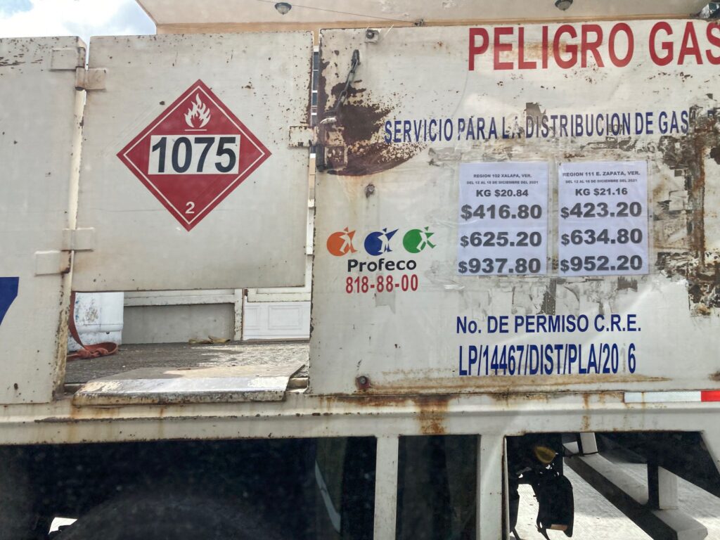 “Ocupação clandestina de poste leva à precarização do trabalho”, diz presidente da Feninfra