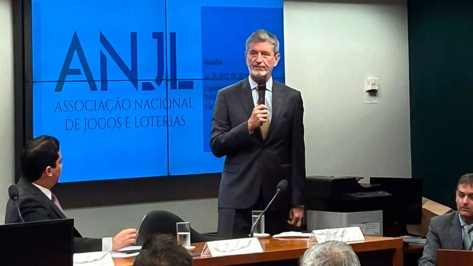 MCom defende que G20 adote indicador de custo para internet