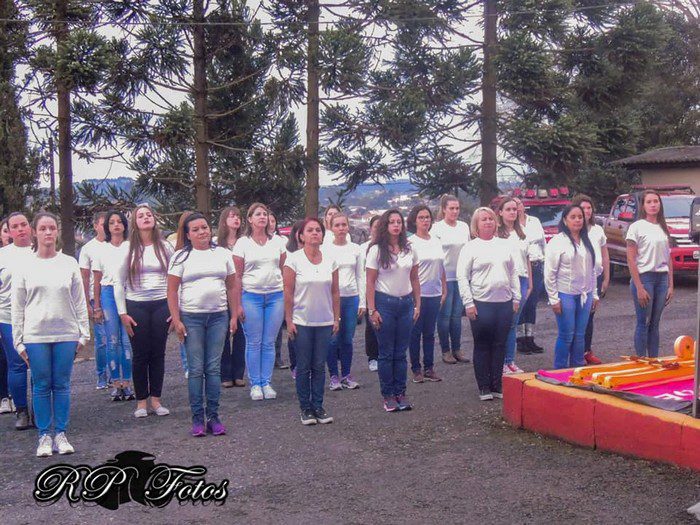 Servidores de agências reguladoras assinam acordo com o MGI