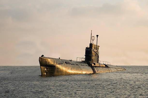 Navios e submarinos espiões da Rússia têm sido flagrados com frequência perto da infraestrutura crítica no fundo do mar. (Imagem: Getty Images)