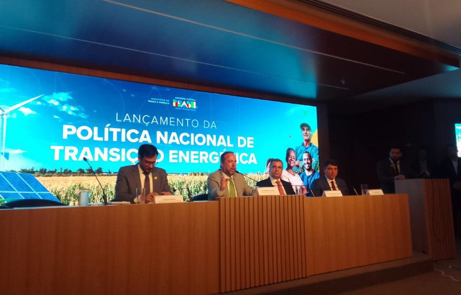 Em coletiva, ministro de Minas e Energia, Alexandre Silveira, critica interpretação sobre 
