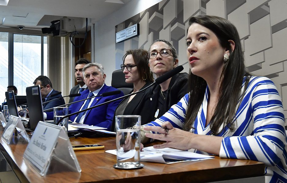 Daniela Martins, diretora institucional da Conexis, em audiência pública sobre a reforma tributária | Foto: Waldemir Barreto/Agência Senado