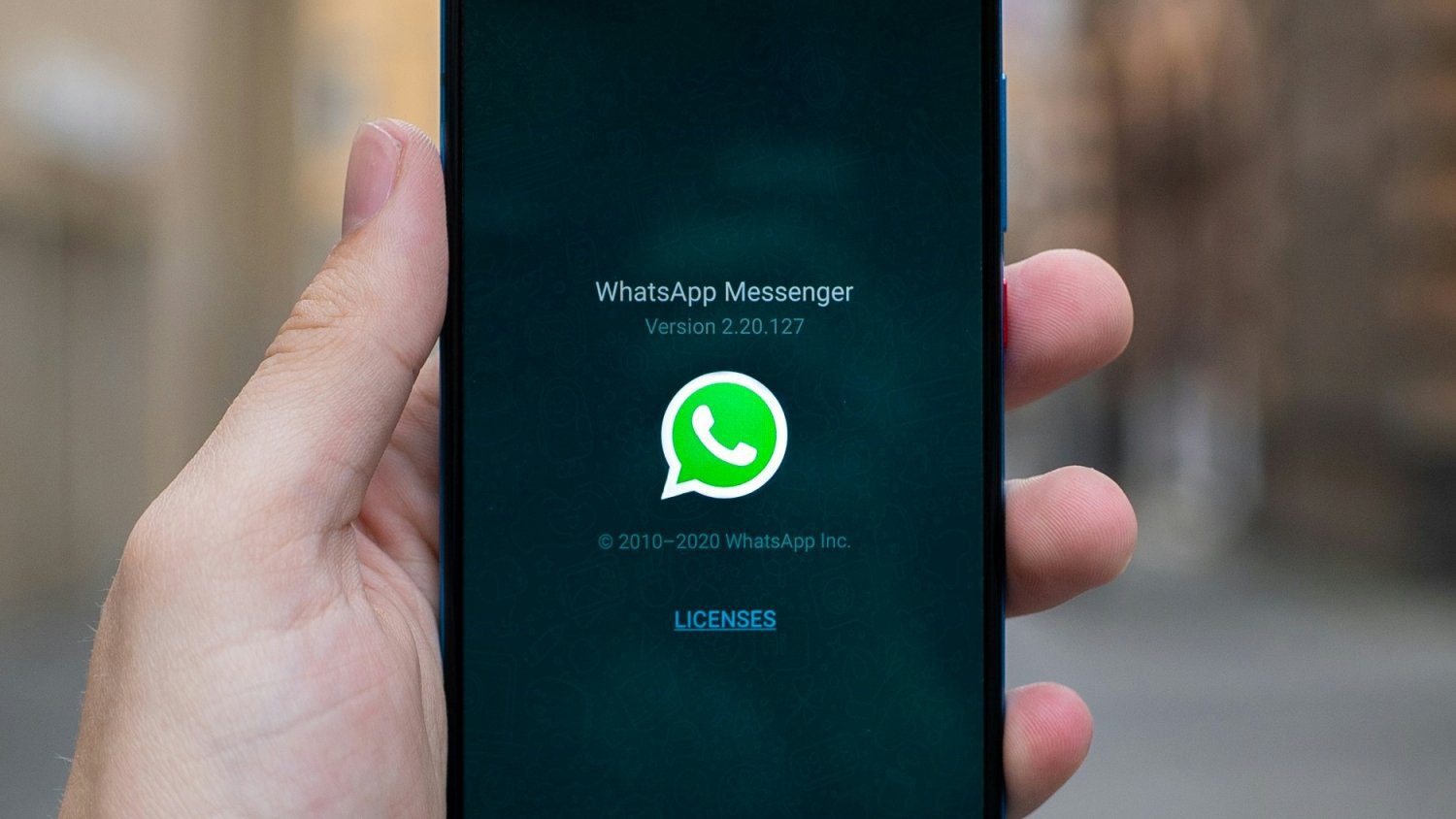 A brecha encontrada no WhatsApp permite visualizar imagens autodestrutivas mais de uma vez. (Fonte: Mika Baumeister/Unsplash)