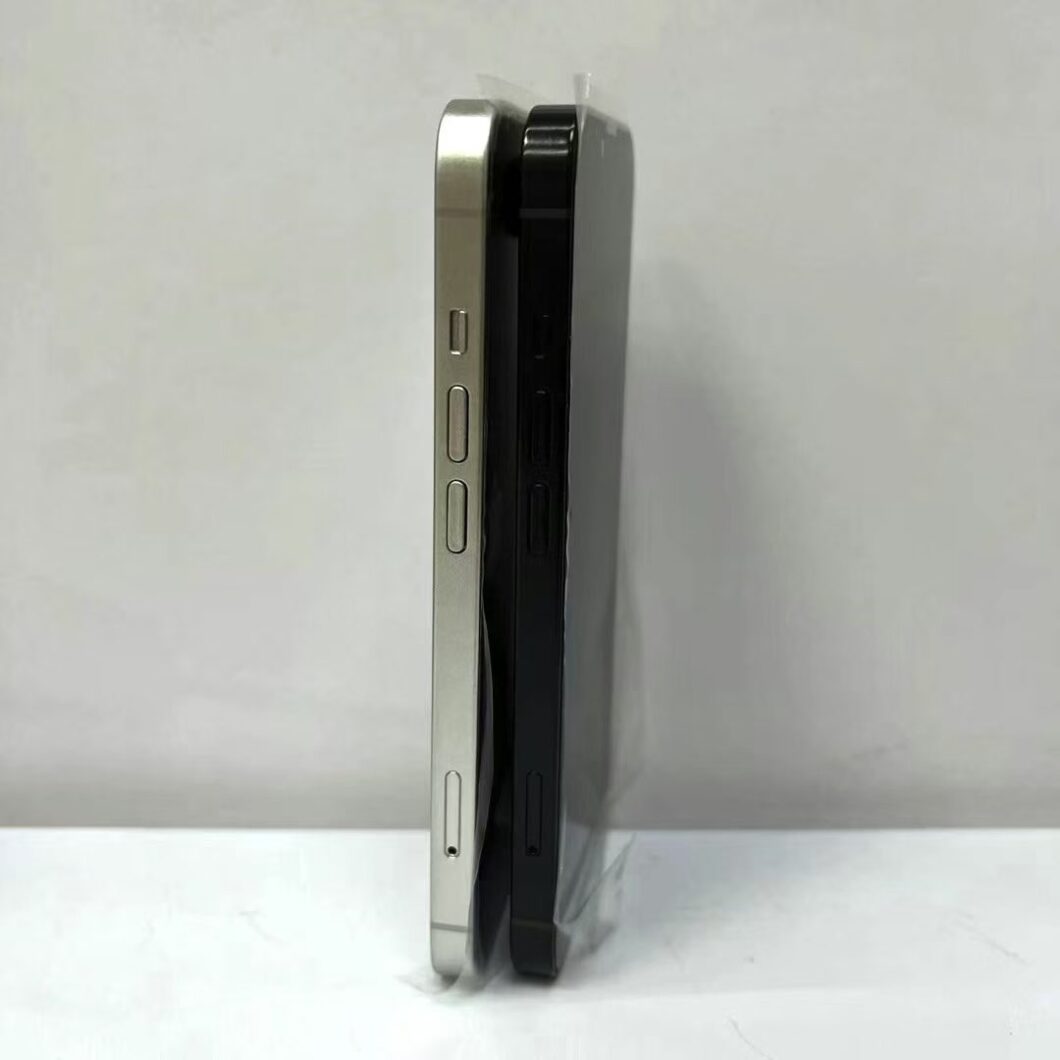 Celular preto e celular branco colocados lado a lado (Imagem: Reprodução/Sonny Dickson)