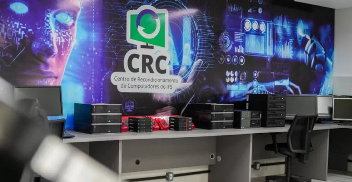 MCom doa 360 computadores em Aracaju e inaugura centro de recuperação de equipamentos