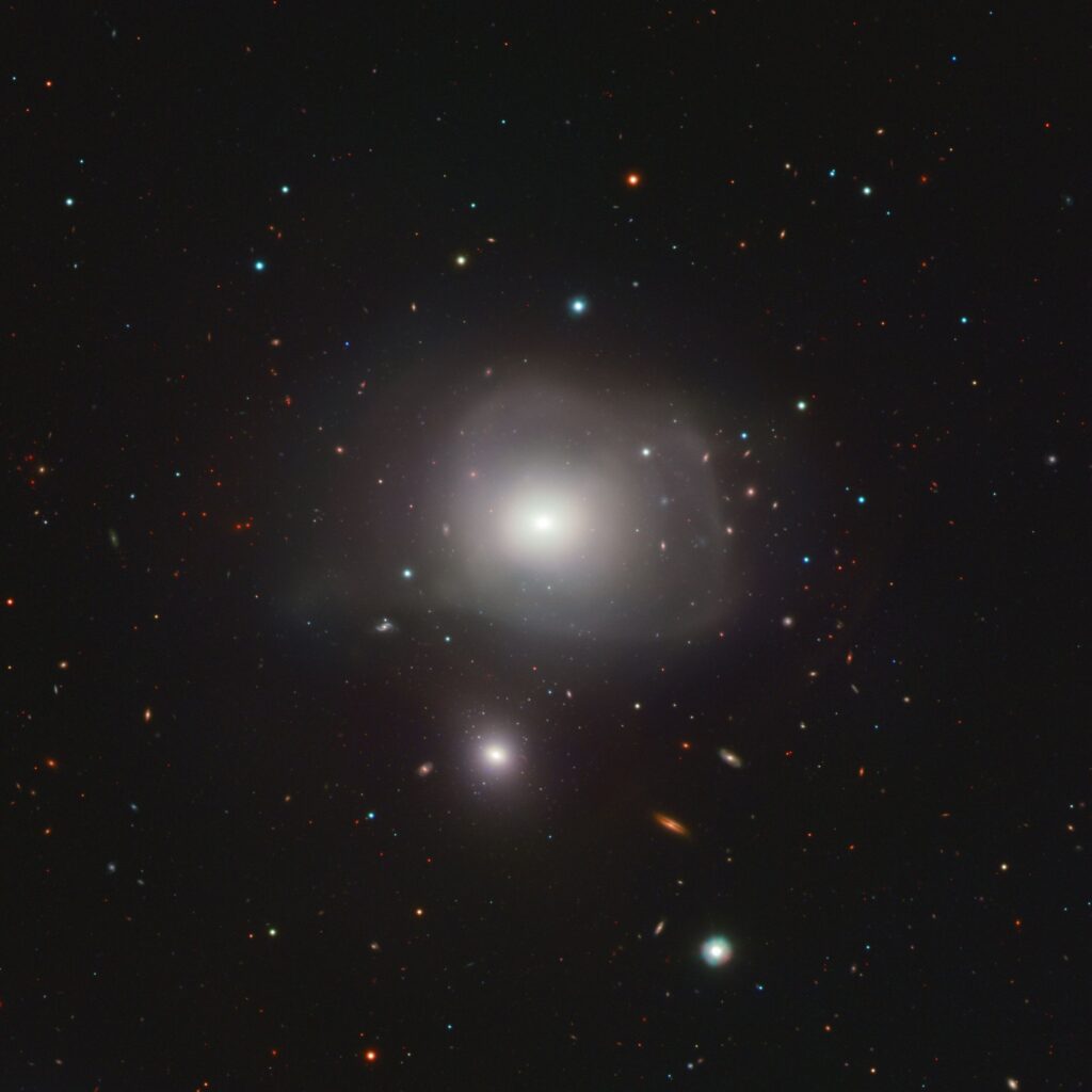 #AstroMiniBR: Uma galáxia predadora no Universo