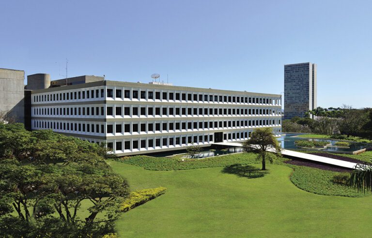 TCU cobra plano do MEC contra dependência da AWS