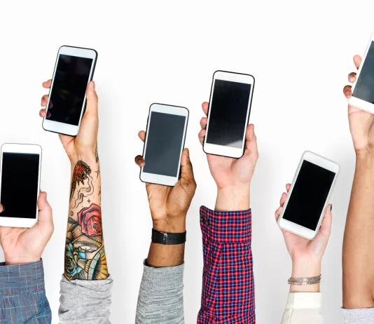 Pós-pago vai puxar expansão da telefonia móvel até 2032, projeta S&P