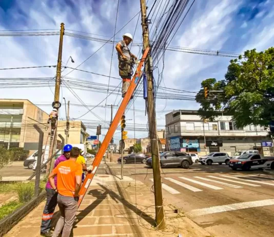 Entidades de telecom divergem sobre decisão da AGU para postes