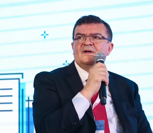 EACE diz que projeto de conexão escolar pode avançar além de 2029