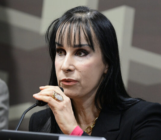 Mudança na escala 6×1 trará custos para o setor de telecom, diz Feninfra