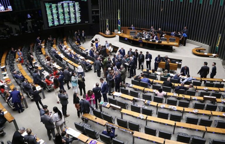 Projeto que reconhece blockchain na ICP-Brasil avança em comissão da Câmara