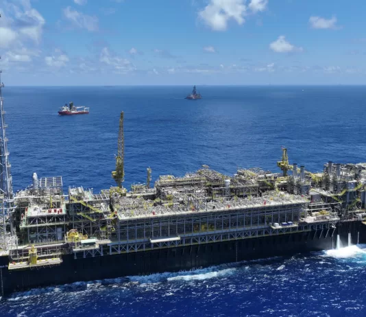 Petrobras escolhe SES para conectar sete plataformas