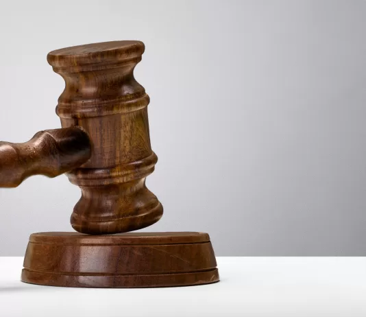 STF adia julgamento das taxas do Fistel; teles rebatem AGU e PGR
