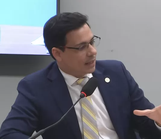 Governo planeja fase extra da Eace para conectar mais 8 mil escolas