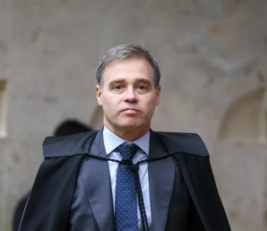 STF suspende sanções por riscos psicossociais no trabalho e abre conciliação