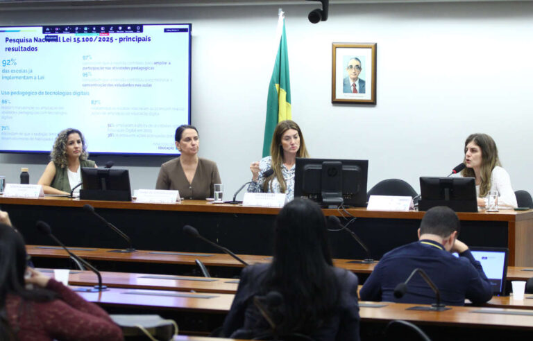 Big techs criticam PL que restringe acesso de crianças e adolescentes a redes sociais