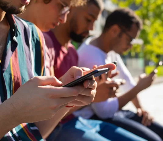 Proporção de usuários de Internet no Brasil ultrapassa 90% em 2025