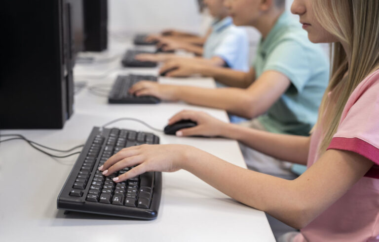 Comissão de Comunicação aprova parecer que amplia proteção da imagem de crianças e adolescentes na internet
