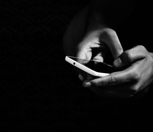 Roubos e furtos de celulares recuam 9% no Brasil em 2025