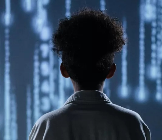 Lei amplia investigação e punição a crimes sexuais online contra crianças