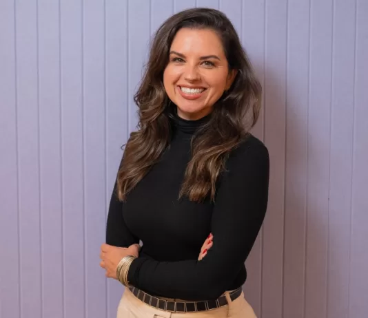 Vivo anuncia Claudia Tavares na diretoria de canais massivos
