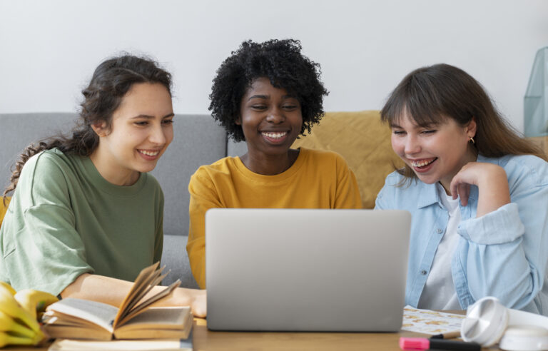 Abrint Mulher promove curso de IA para profissionais de telecom