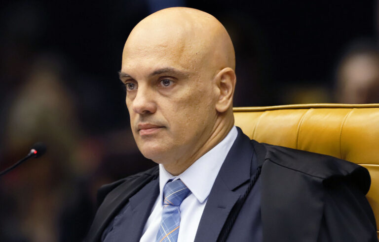Moraes diz que big techs não são neutras e usam algoritmos para influenciar eleitores