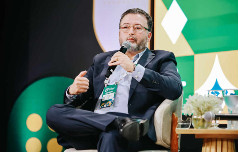 Anatel reabre debate sobre roaming permanente